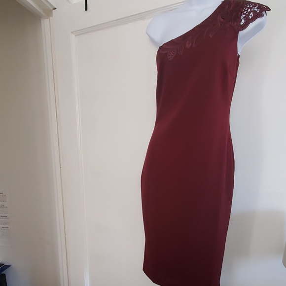 Cold shoulder, mid length dress - Picture 4 of 8